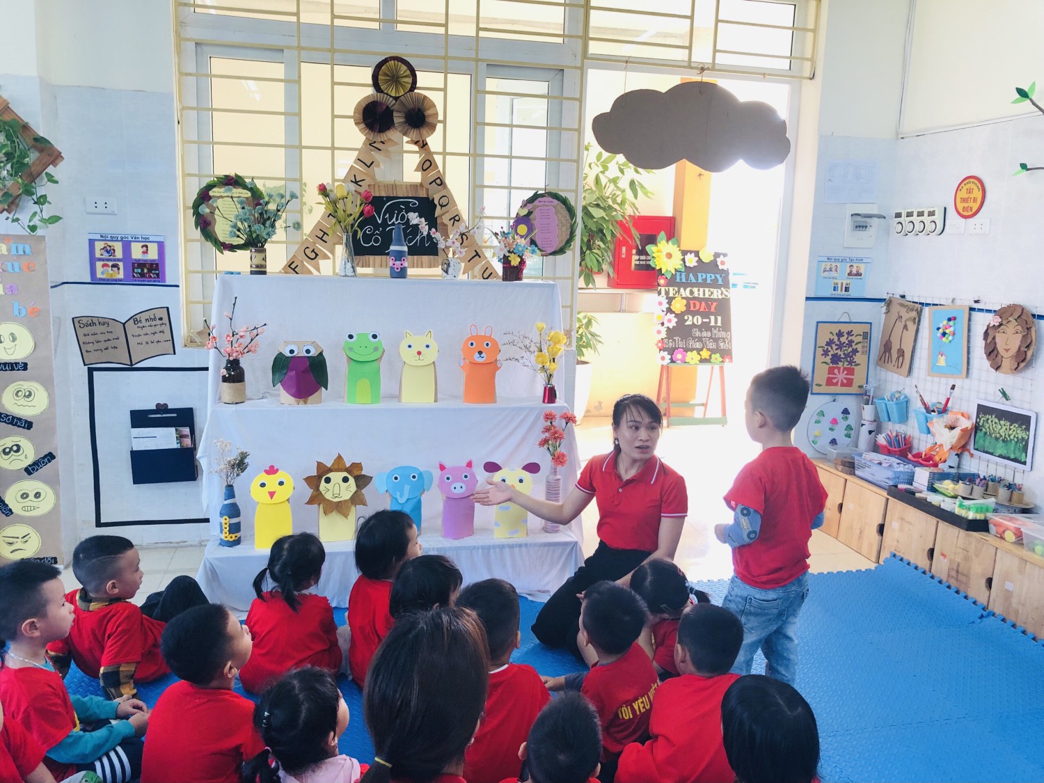 bé vui sáng tạo với hoạt động tạo hình